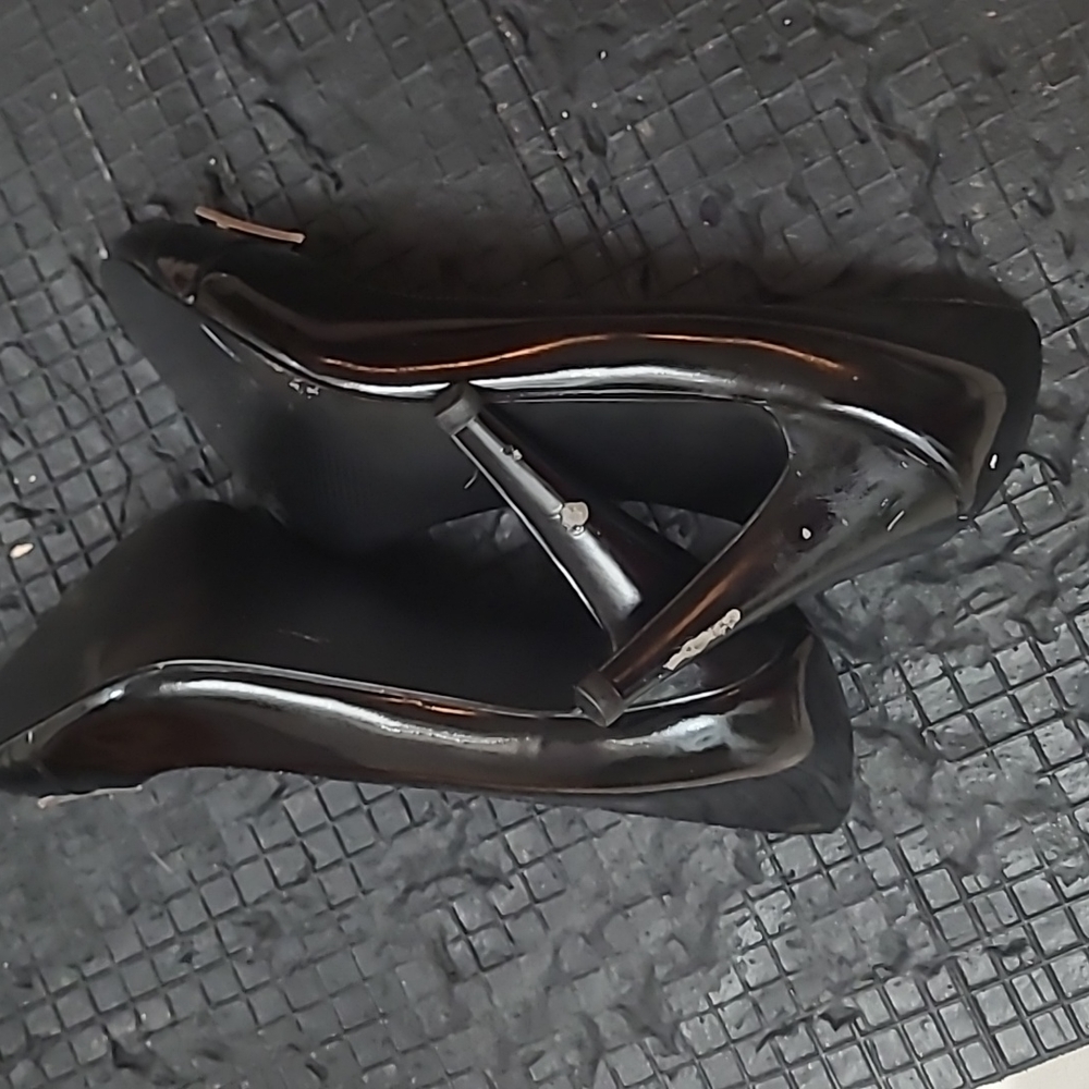 Shoes - Picture 4 of 6